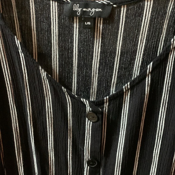 Size large tank top - Picture 4 of 4